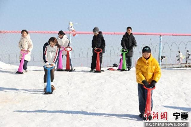 银川阅海滑雪场正式开业 冰雪乐趣点燃冬日热情