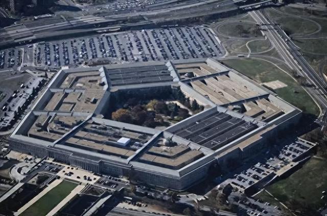 北京大阅兵后，俄方收到最新情报，美国为中国准备了25个秘密武器