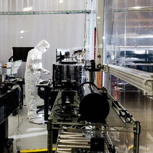 一个辍学生,同时挑战ASML和台积电