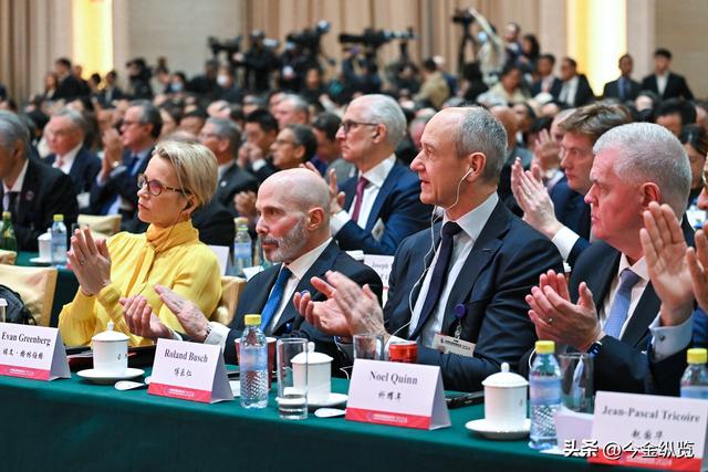 AI泡沫吹破？美国AI看似风光无限，实则暗藏致命“中国软肋”！