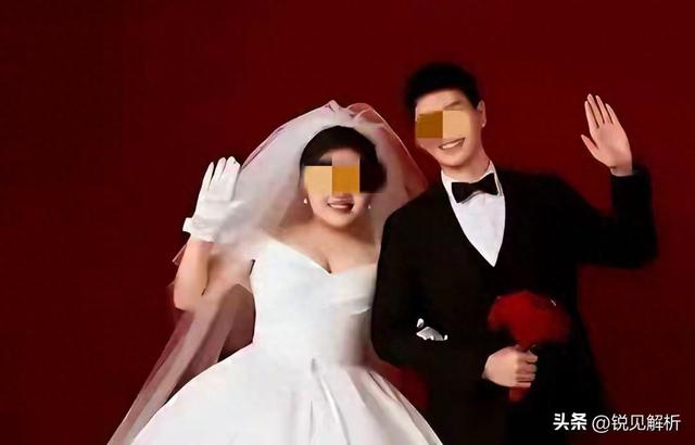 新郎婚礼跳河又有新发现！同学扒出朋友圈，订婚后他像换了个人