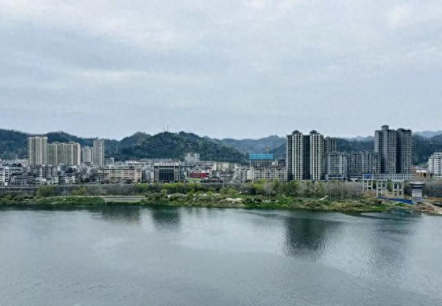 到了石泉才明白，为什么西安人都爱来这儿逛
