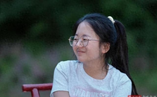 看到玻璃娃娃621分感动全网，才明白被父母赶出家门的小凯，不冤