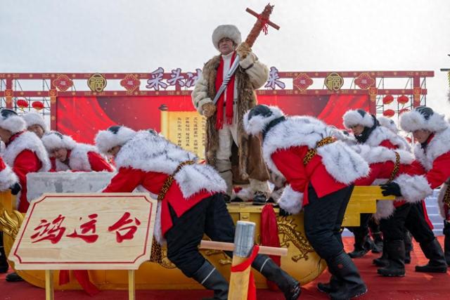 哈尔滨采冰节开启新一轮冰雪游热潮