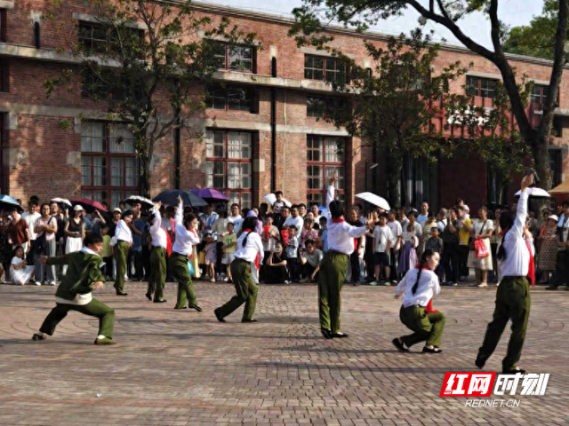 沉浸式演出掀热潮！建湘工业文化街区国庆游客激增