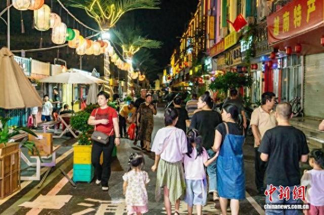 中越边境传统边贸口岸向跨境旅游目的地转型 浦寨特色风情街开街