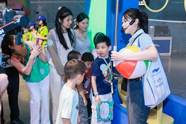 这个暑期，到广东科学中心体验沉浸式空中剧场
