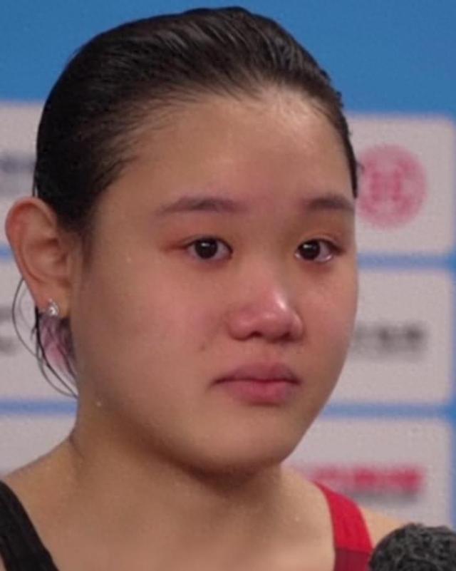 全红婵当榜三大姐力挺，张家齐首场直播却被嘲	，退役后路走错了吗