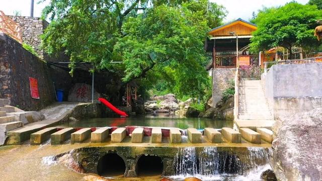 富川：青山绿水带活“清凉经济”