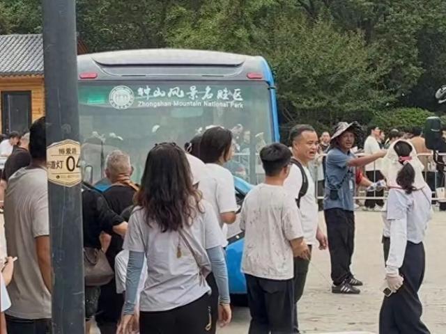 银发“背包客”的乡村之旅