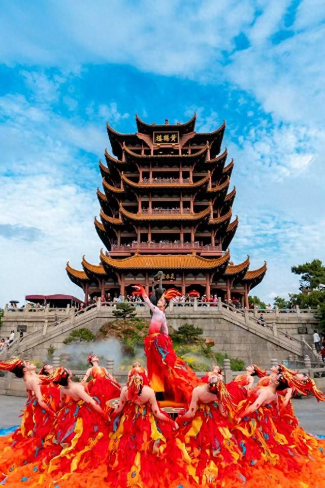《凤舞九天》《精忠报国》《清风弄墨》......黄鹤楼户外实景演出本周末回归！