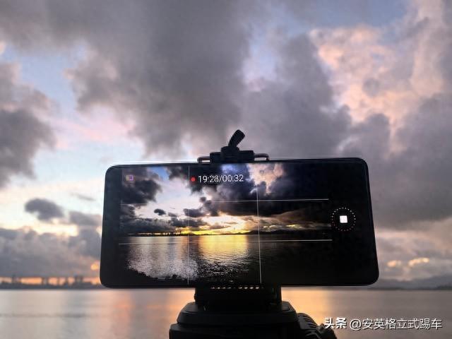 让荣耀手机里的天气预报员上岗，为我们预警天气