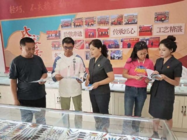 观“枫”景丨“小刀村”有个法官工作室