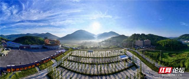 高清湖南丨隆回绝美剪影：晨雾轻拥花瑶大剧场