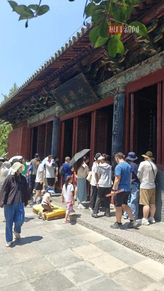 实探印乐大师任20年方丈的白马寺：基本无商业元素，每天免费供应60余桶水，游客在茶舍大排长龙