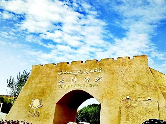 新疆全景+甘肃宁夏内蒙古 跟着半岛晨报专属团畅享金秋胡杨盛宴