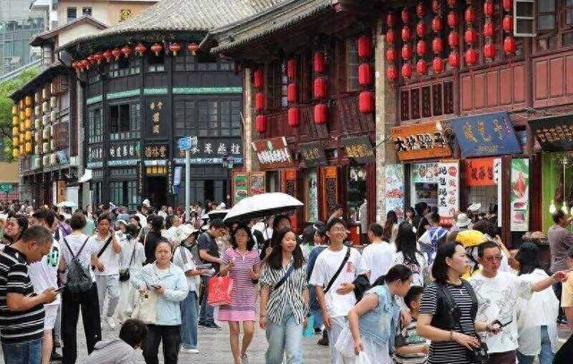 “火热”云南“清凉”宠客