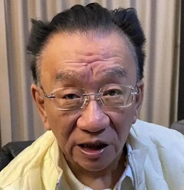 79岁侯耀华晚年凄凉！独居北京无保姆照料，家里脏乱差环境寒酸