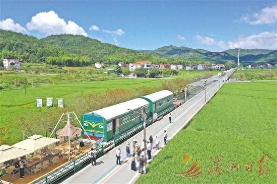 钟山镇南兴村、梅洋村： 田园风光引客来