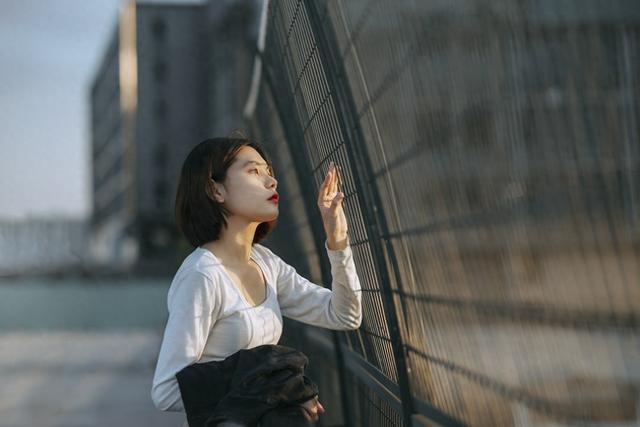 夸女人的成语有哪些（日常夸女生的四字成语100个）