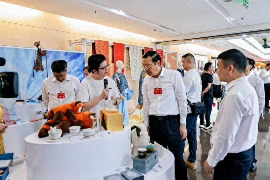 “成都礼物” 多展同步绽放，以文创为桥传递天府文化记忆