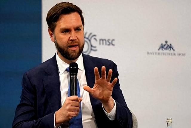 美国二把手罕见承认一个事实，不是中国太厉害，是美国总统太蠢了