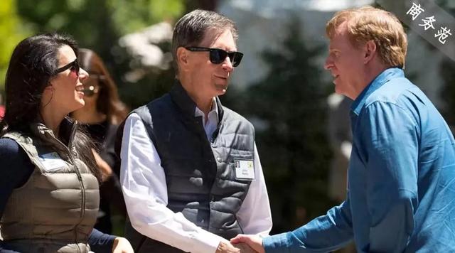 三星掌门人北京逛街，穿“老头马甲”秒售罄！有钱男人为啥爱马甲