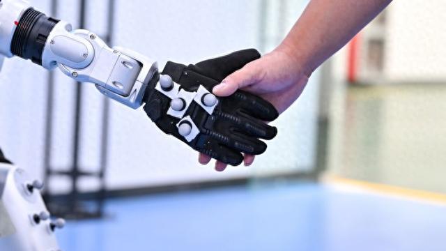 OpenAI创始人承认感到“害怕”！未来，人类真要与机器人相伴而生吗？