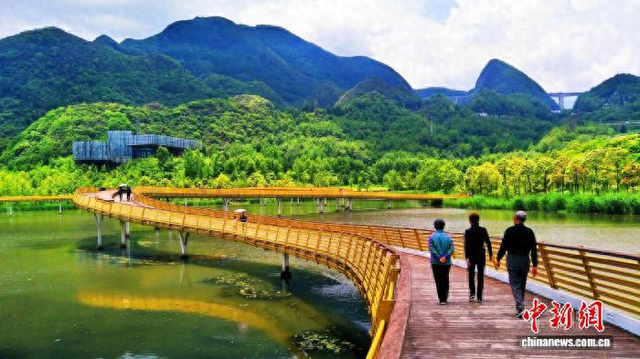 旅居银发族爱上“中国凉都”六盘水