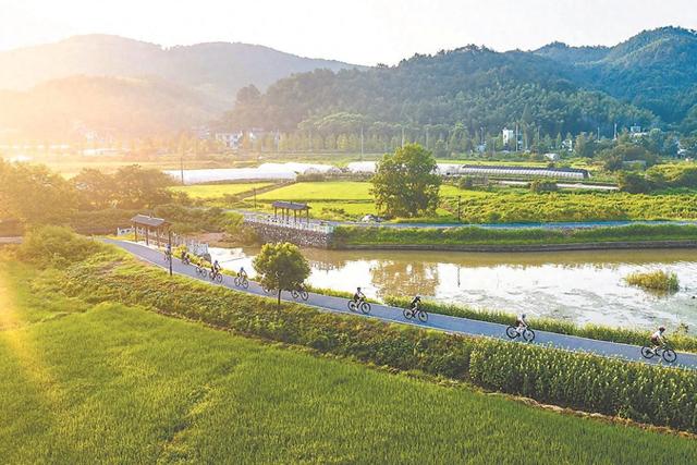 骑行山水间