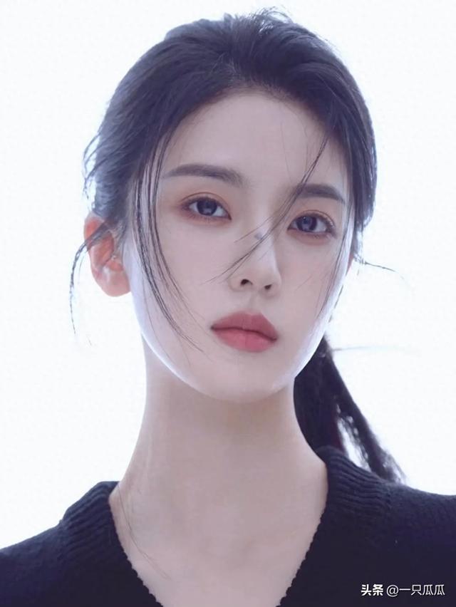 短剧女演员中最近又杀出匹黑马，这绝对是我看过短剧里最权威的脸