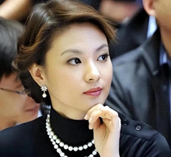 央视最惨女主持，男友死缓、丈夫入狱，如今48岁又被释永信牵连