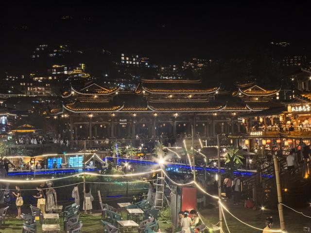 《千户苗寨夜景》