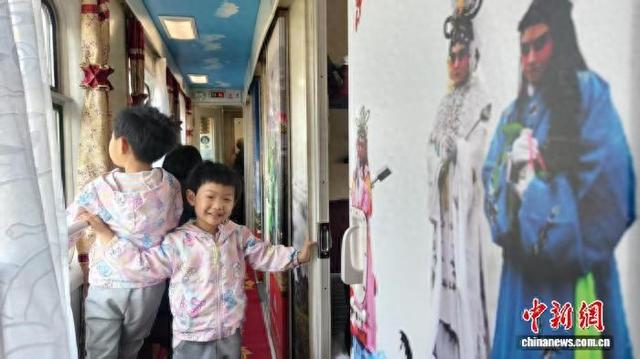 甘肃“火车+文旅”解锁丝路“夕发朝至”新体验