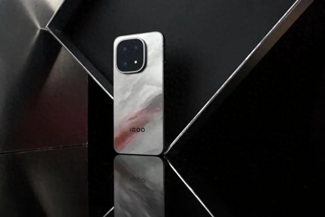Pro正式归来，iQOO 15续写酷客全能游戏宇宙
