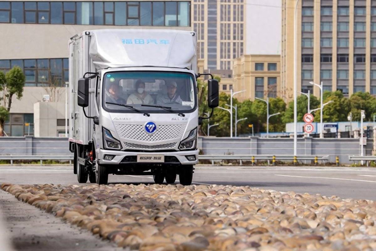 混动轻卡续航1000公里_欧马可智蓝HS混动轻卡_福田单排汽油版小货车