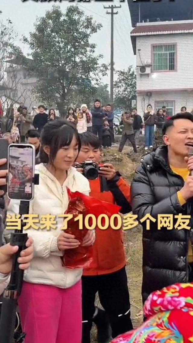 重庆文旅“杀疯了”！连夜摆300桌刨猪汤，让多少地方羞红了脸