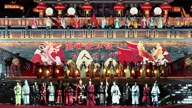 2025“盛世华诞”・放歌汉中”华服秀精彩上演