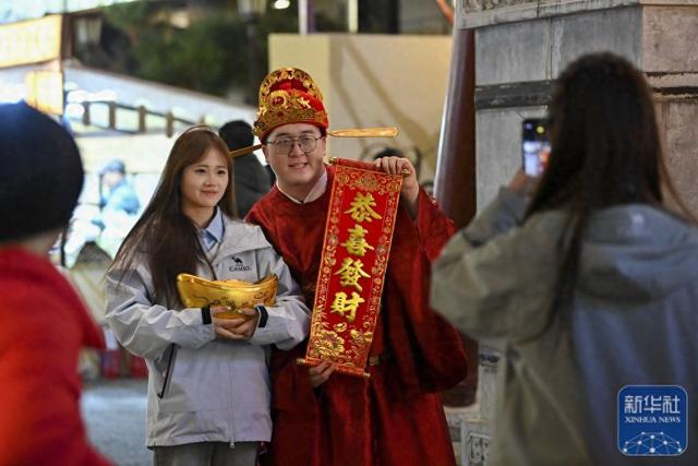 在太原钟楼街品味古今交融的烟火气