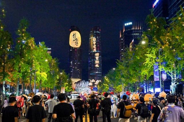 新场景+新玩法！成都高新区“双节”假期吸引游客超135万人次｜万千气象成都行