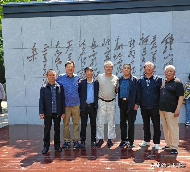 接待战友在南京旅游，我们尽量安排免费，与优待景点均衡