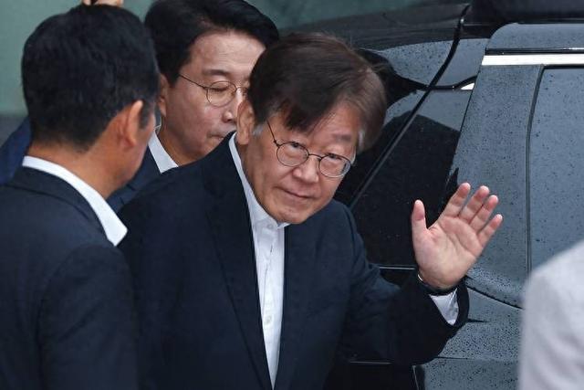 首个拒绝出席阅兵的总统出现？10天内，将派两拨人马陆续访华