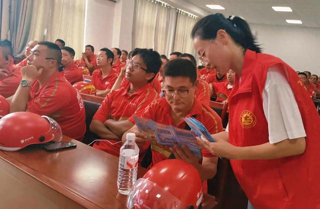（108坊故事）警社携手共筑安全防线 京东骑手迎来“交通安全定制课”