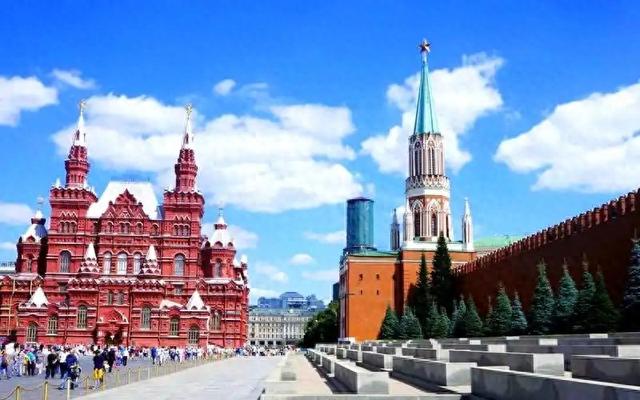 向东看！普京亲笔签字，俄罗斯将对中国免签，中俄关系更上一层？