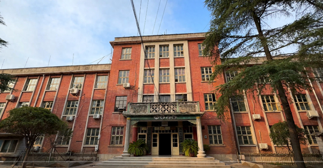 南阳令人意外的兵工厂，红墙楼房蔚为壮观，职工还在却没有生气