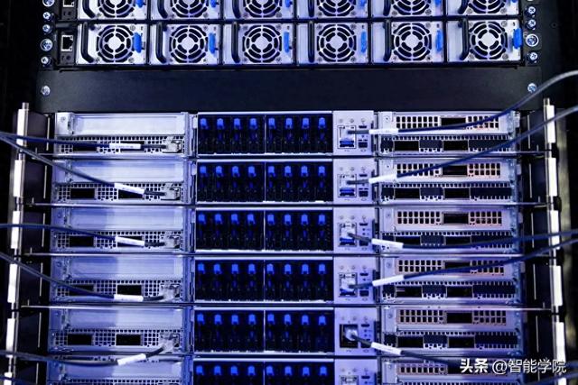 1万亿AI泡沫要炸？OpenAI玩起"钱生钱"游戏，中国却在脚踏实地