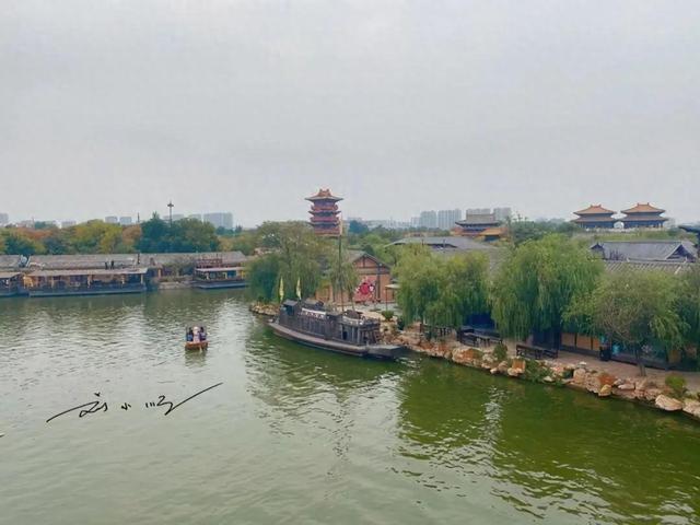 南方游客打卡河南“开封府”景区，惊呼：怎么这么新？