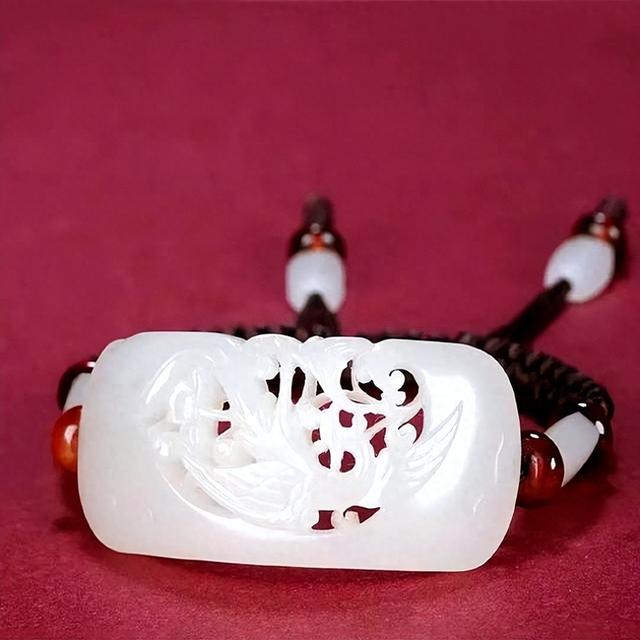 男人适合戴什么玉（男性戴玉的禁忌有哪些有的玉器与其戴错）