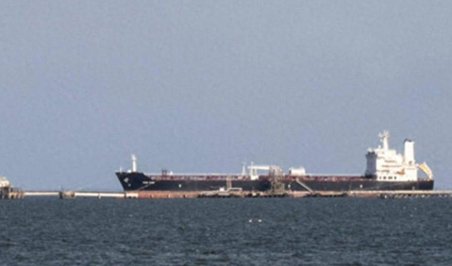 僵持数周两艘中国油轮返航	，特朗普楞在原地，5000万桶油卖不出去