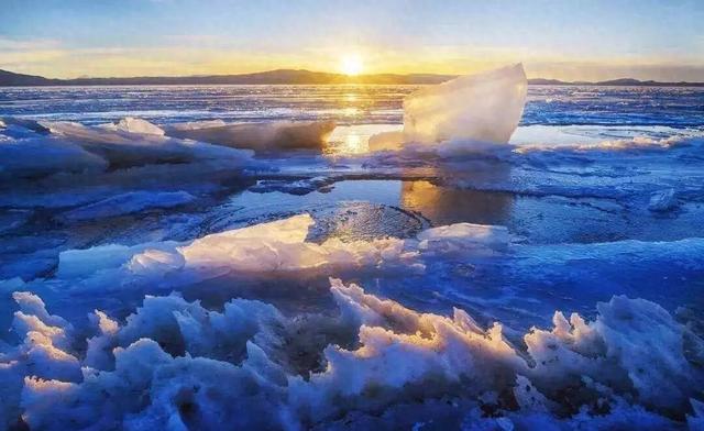 西藏冬日的冰湖仙境，堪比贝加尔湖！